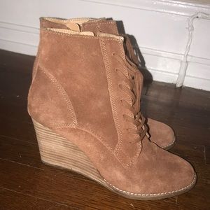 EUC Lucky Brand Lace Up Wedge Booties